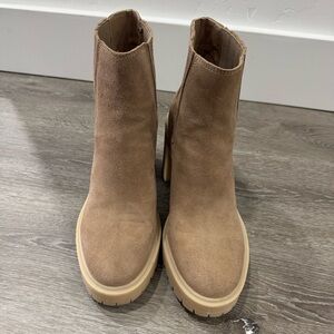 Caster H2O Waterproof Lug Sole Platform Bootie Size 9